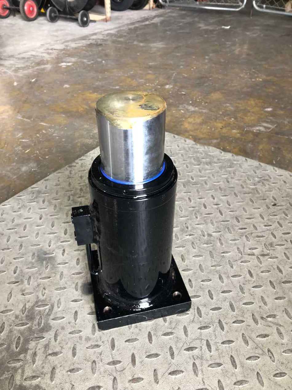 6220304